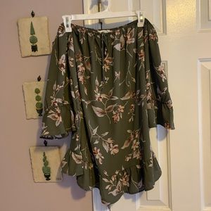 PEACH Love GREEN RUFFLED BLOUSE W/ 💐🍂